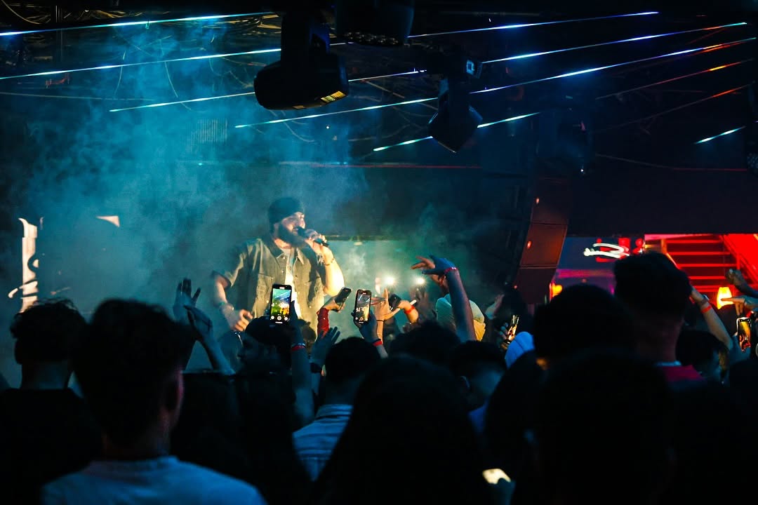 Gangstas Paradise NYC crowd under blue lasers